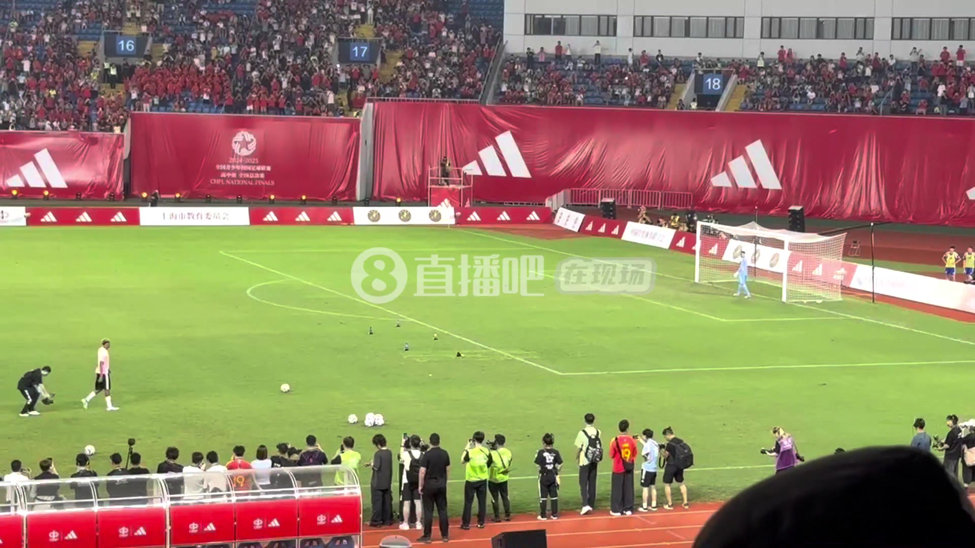 给面😁36岁王大雷扑救17岁亚马尔👈亚马尔采访稍后带来