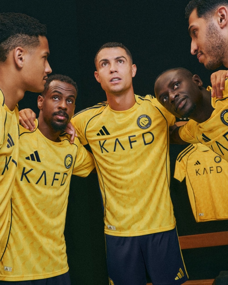 爱游戏平台体验-利雅得胜利发布新赛季主场球衣：C罗、菲利克斯、马内出镜