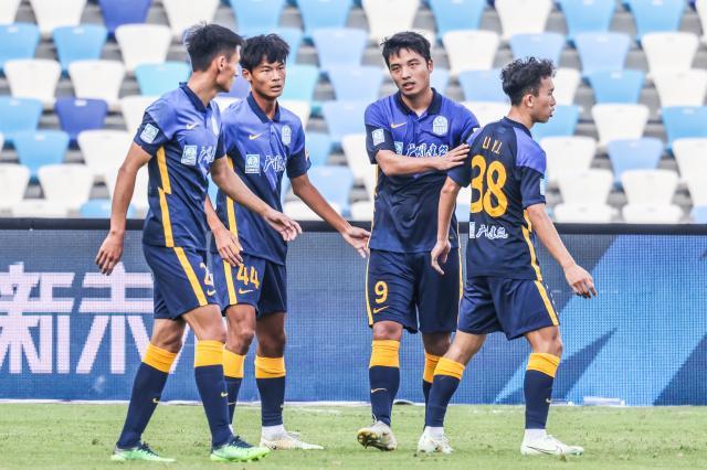 爱游戏平台体验-【2022中超总结之广州城】扛着困难上演奇迹逆袭