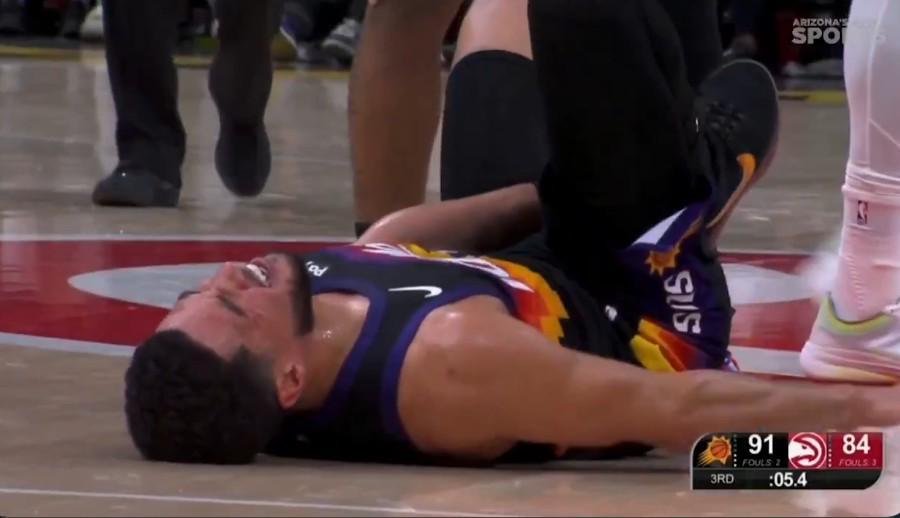 爱游戏中国官网-雪上加霜，布克90度崴脚伤退太阳一场伤俩主力，离场前三节就得31分